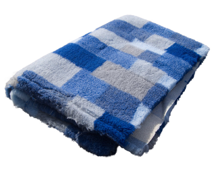 Blovi DryBed A+ Anti-Slip Blue Checkered Bed – Large Patchwork, 200x150cm, Durable Comfort