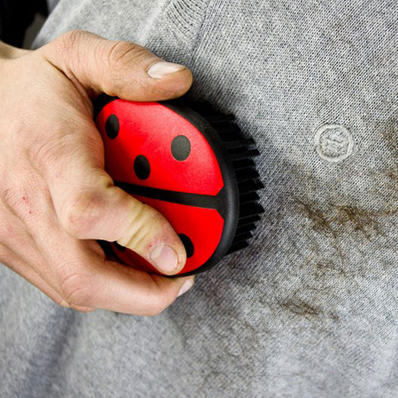 V7 Ladybug Hair Removal Brush – Ergonomic Design, Fast-Acting Lint Remover for Clothes