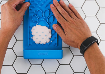 Dexas Snack & Distract Silicone Licking Mat with Pocket – Vertical Design, Blue