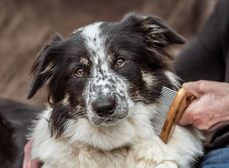 Mikki Bamboo Anti-Tangle Rake – Medium Tooth Spacing, Rotating Pins, Eco-Friendly Design