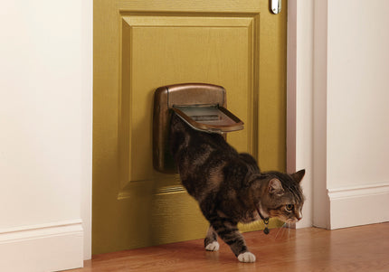 PetSafe Staywell Magnetic Deluxe Cat Flap – Secure White Door with Magnetic Locking System