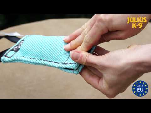 Julius K9 Treat Tug Toy – Fillable Training Tug with Secure Hook and Loop Closure