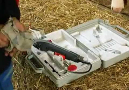 Heiniger Delta 3 Professional Horse and Cattle Clipper – Powerful 180W Motor, Three Speeds