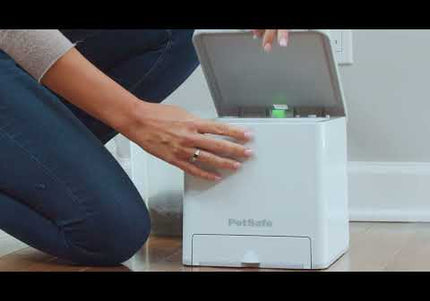 PetSafe Teach & Treat Remote Reward Trainer – Automatic Treat Dispenser, Interactive Training Tool