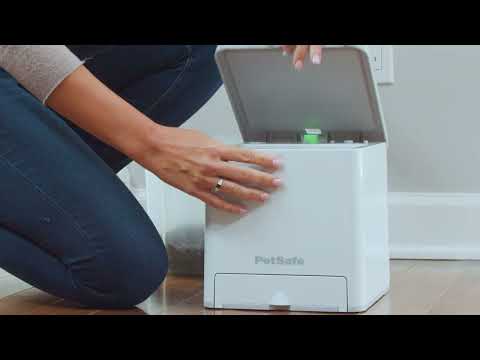 PetSafe Teach & Treat Remote Reward Trainer – Automatic Treat Dispenser, Interactive Training Tool