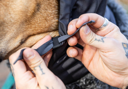 Huppu Pomppa Graphite Scarf – Soft Gray Fleece Neck Warmer, XS Size, Lightweight Comfort