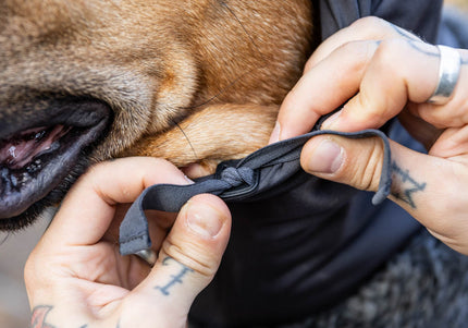 Huppu Pomppa Graphite Scarf – Soft Gray Fleece Neck Warmer, XS Size, Lightweight Comfort