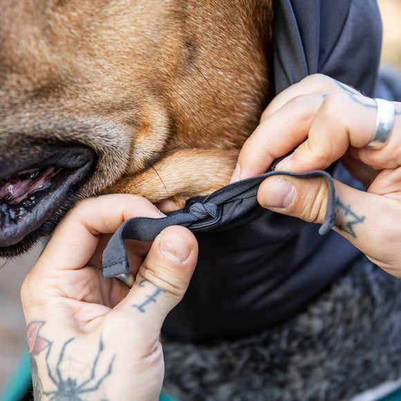 Huppu Pomppa Graphite Scarf – Soft Gray Fleece Neck Warmer, XS Size, Lightweight Comfort