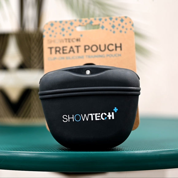 Show Tech+ Silicone Treat Pouch – Flexible, Easy-Clean Storage for Training Rewards