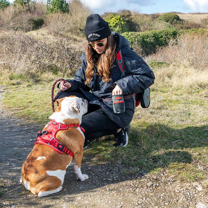 KONG Travel Pick-Up Pouch – Compact Waste Bag Holder with Secure Zipper and Clip Attachment