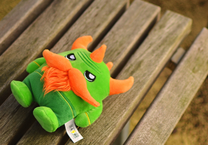 Dashi Agnar Plush Toy – Soft 16cm Squeaky Green Creature, Durable Playtime Fun