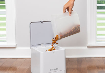 PetSafe Teach & Treat Remote Reward Trainer – Automatic Treat Dispenser, Interactive Training Tool